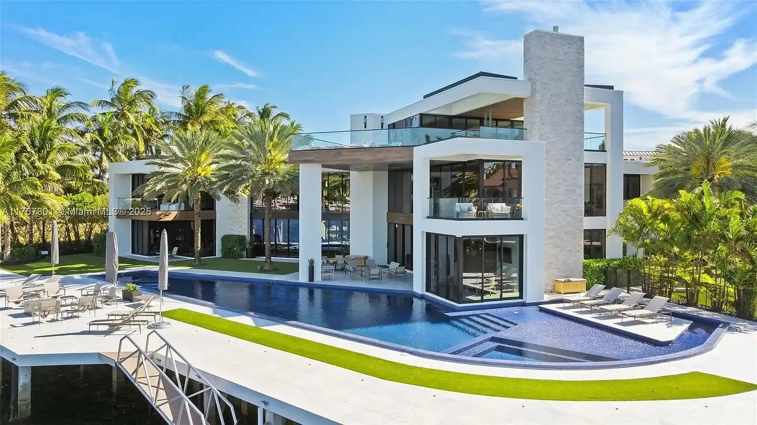 Pinnacle of luxury in prestigious Harbor Beach – image 17