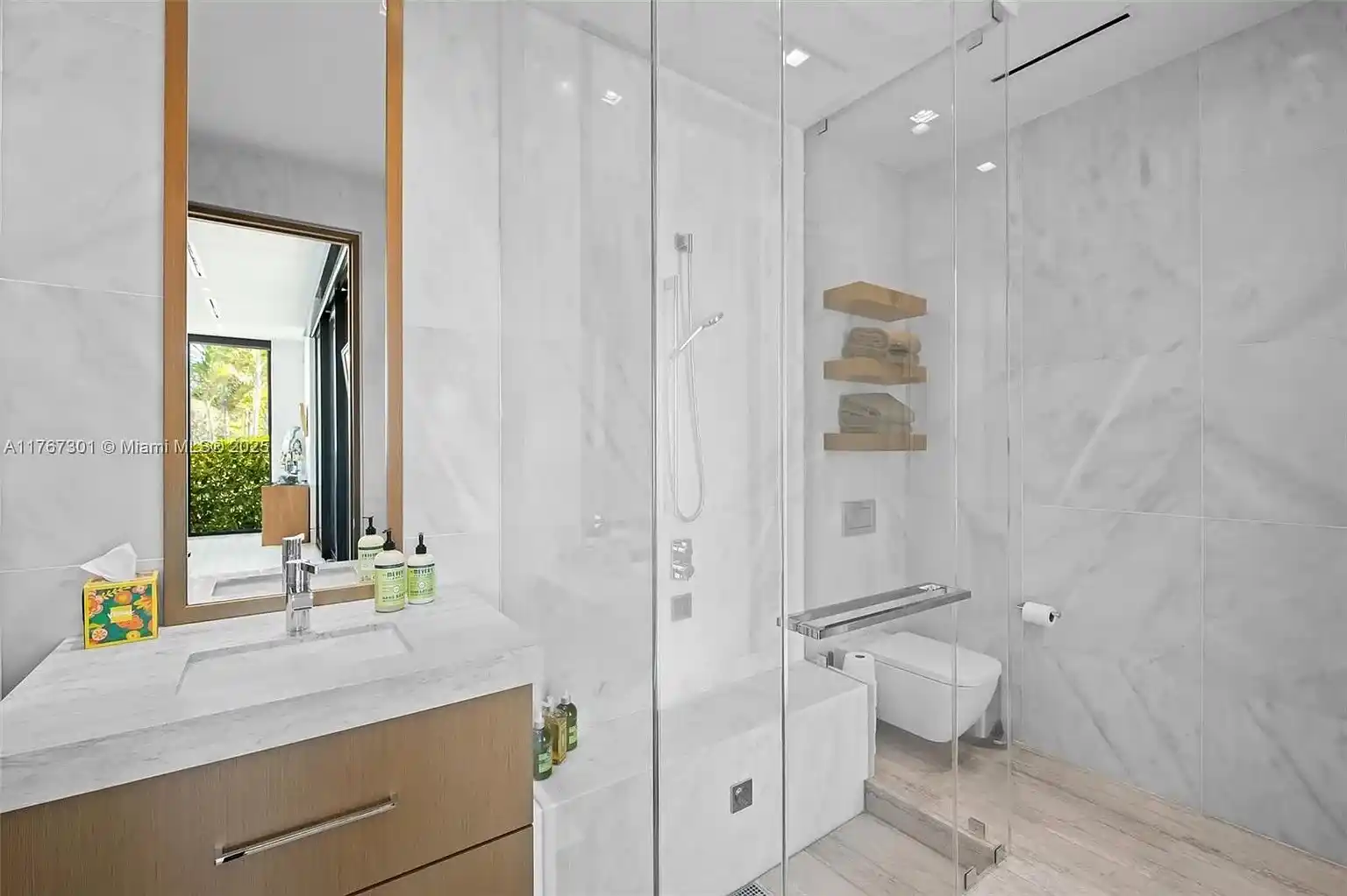 Pinnacle of luxury in prestigious Harbor Beach – image 19