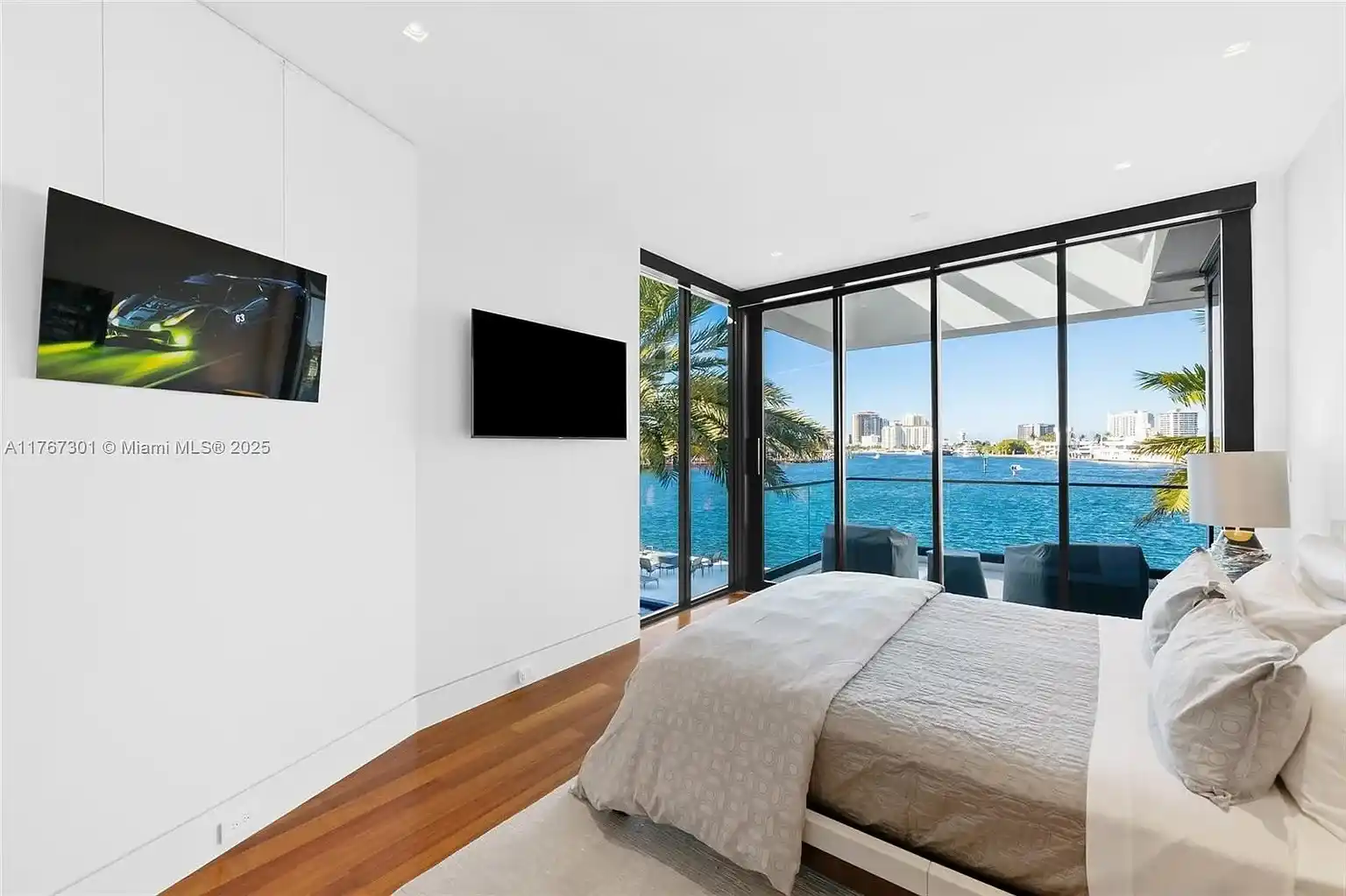 Pinnacle of luxury in prestigious Harbor Beach – image 20
