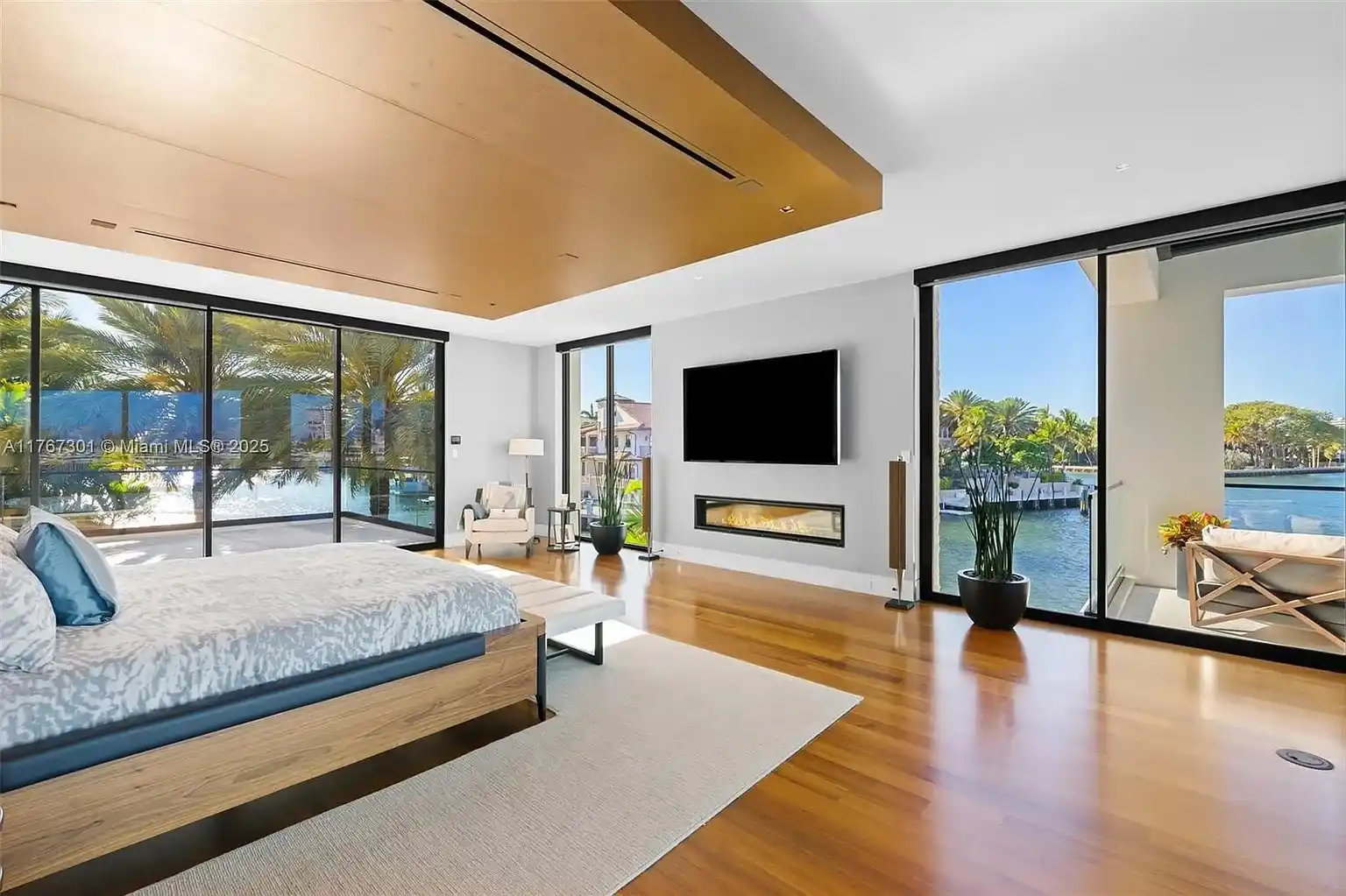 Pinnacle of luxury in prestigious Harbor Beach – image 22