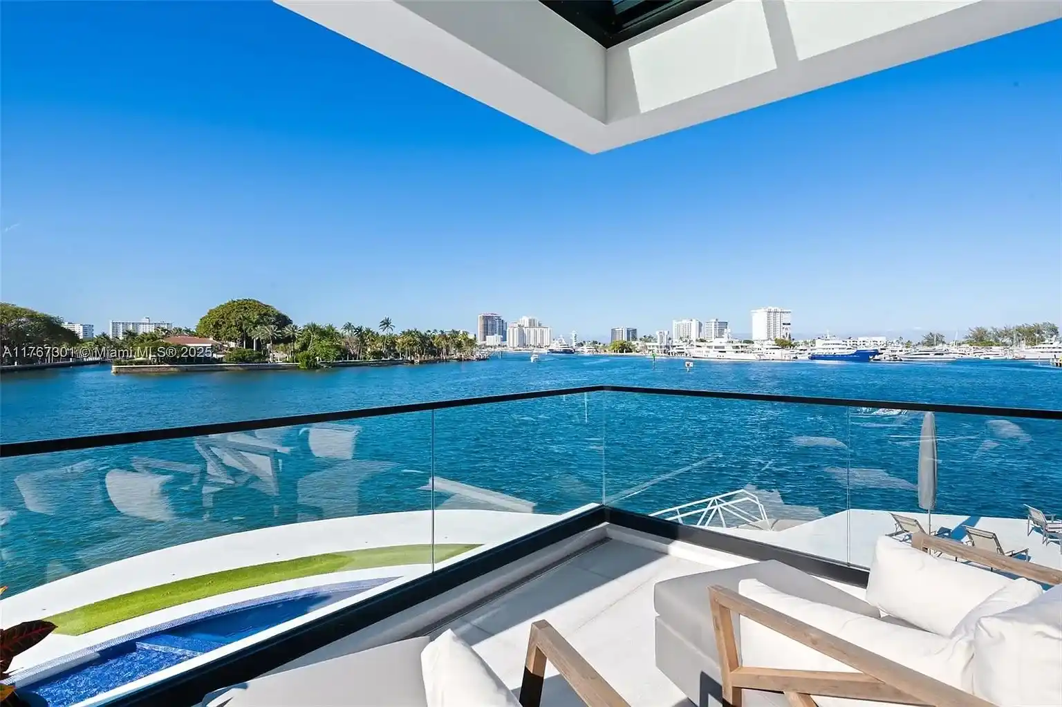 Pinnacle of luxury in prestigious Harbor Beach – image 25