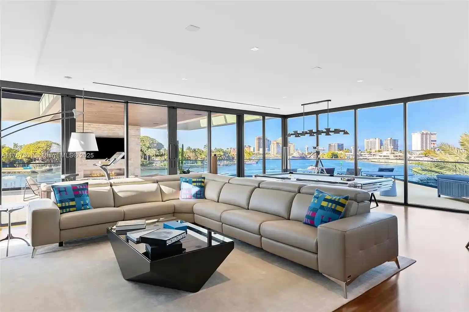 Pinnacle of luxury in prestigious Harbor Beach – image 27