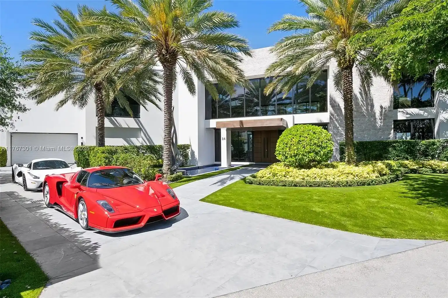 Pinnacle of luxury in prestigious Harbor Beach – image 3