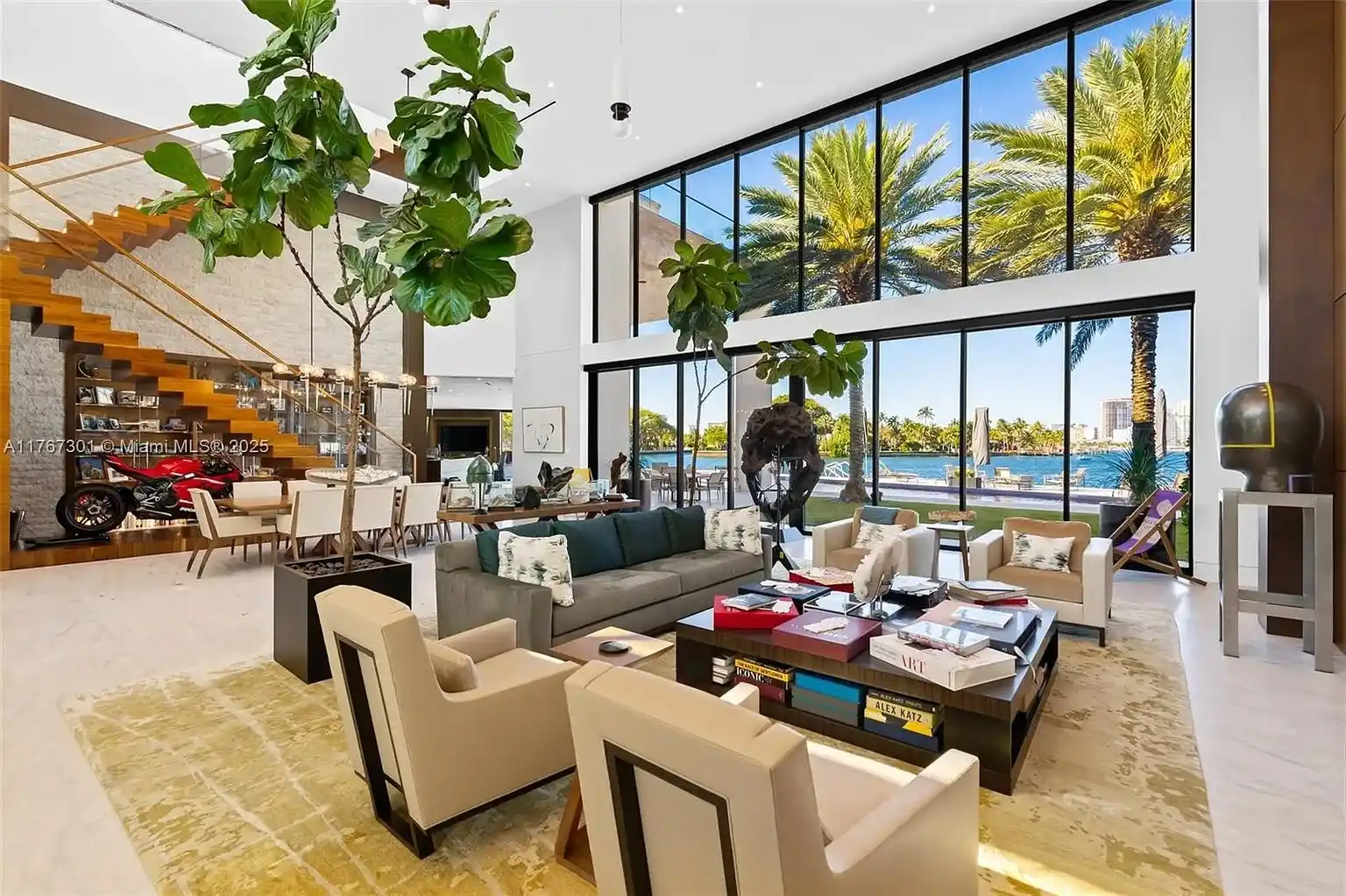 Pinnacle of luxury in prestigious Harbor Beach – image 5
