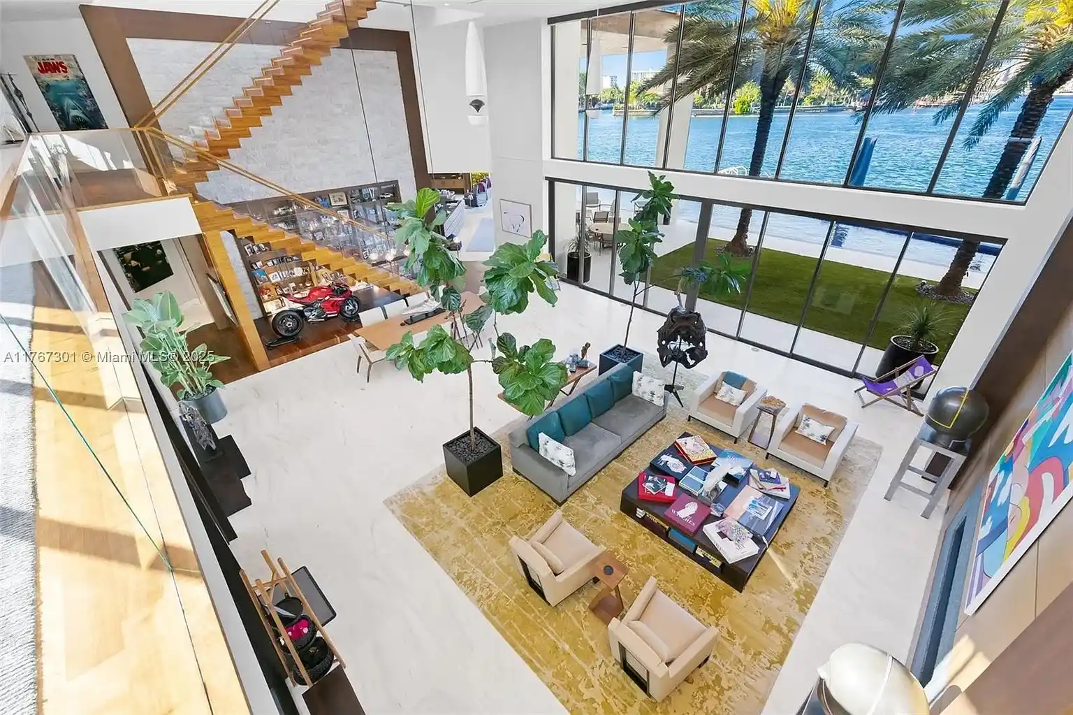 Pinnacle of luxury in prestigious Harbor Beach – image 7