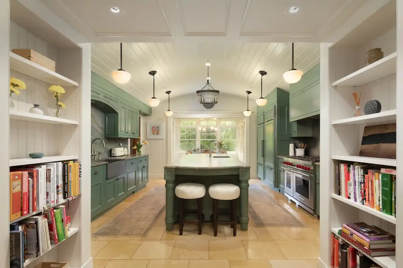 Spectacular Alford Mountain Estate: Guest House & Resort Amenities on – image 14