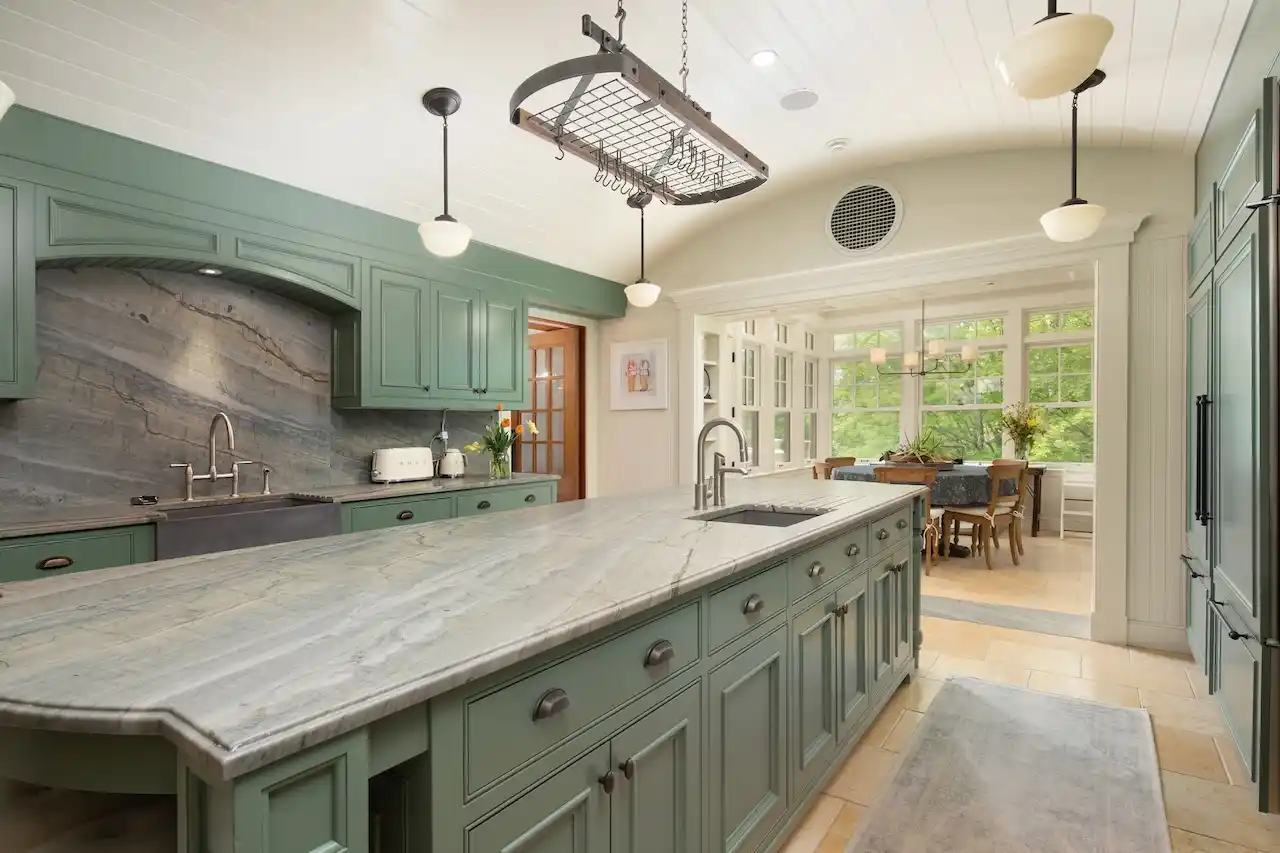 Spectacular Alford Mountain Estate: Guest House & Resort Amenities on – image 15