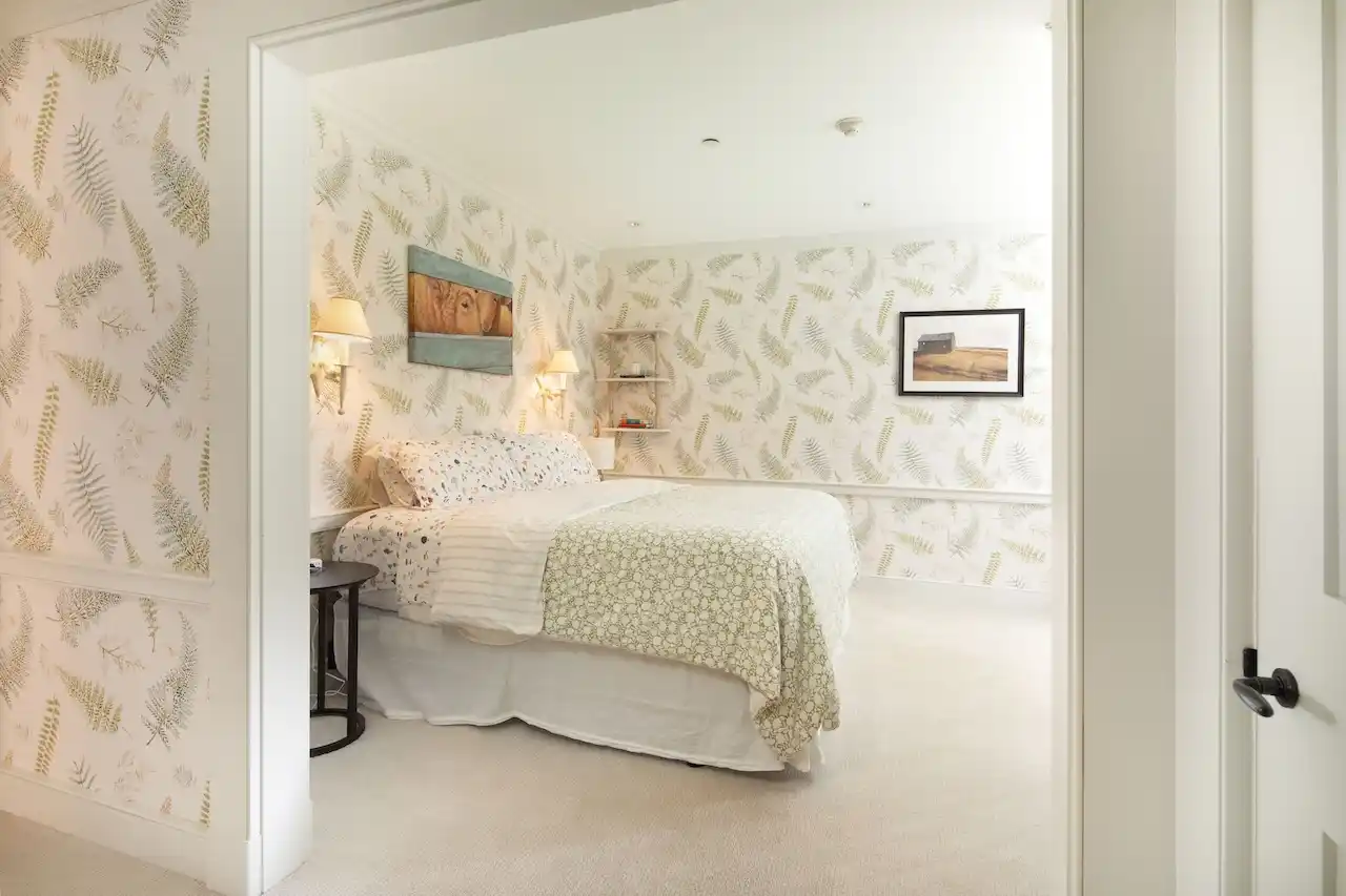 Spectacular Alford Mountain Estate: Guest House & Resort Amenities on – image 26