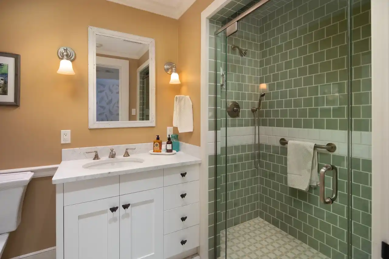 Spectacular Alford Mountain Estate: Guest House & Resort Amenities on – image 27