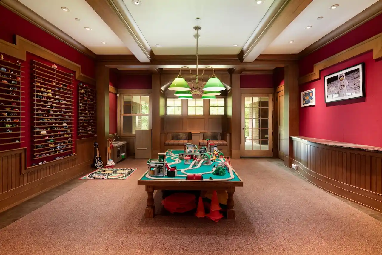 Spectacular Alford Mountain Estate: Guest House & Resort Amenities on – image 34