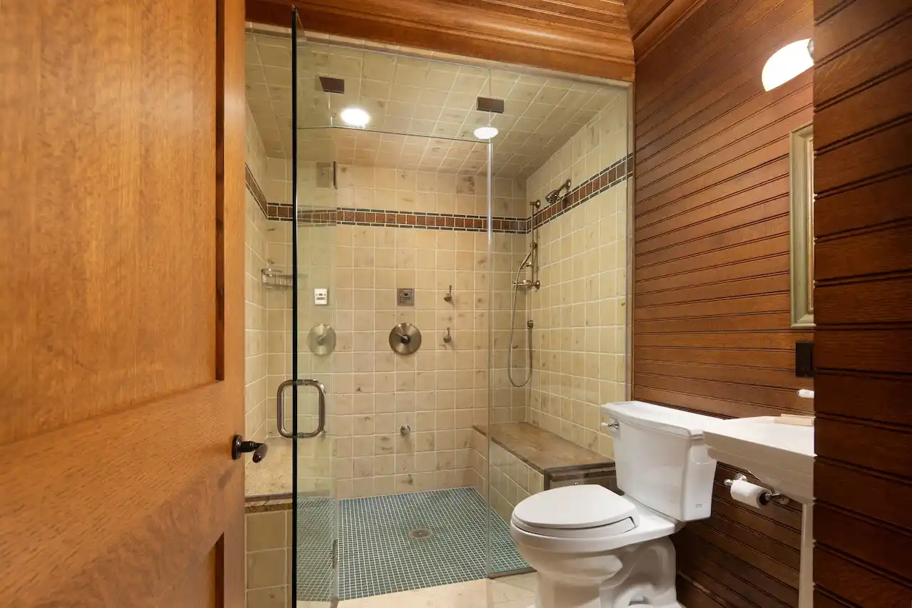 Spectacular Alford Mountain Estate: Guest House & Resort Amenities on – image 38