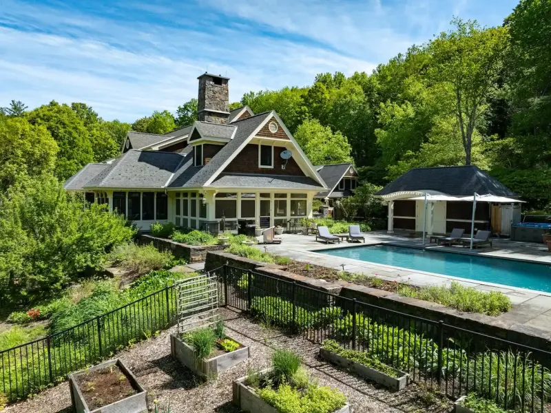 Spectacular Alford Mountain Estate: Guest House & Resort Amenities on – image 41