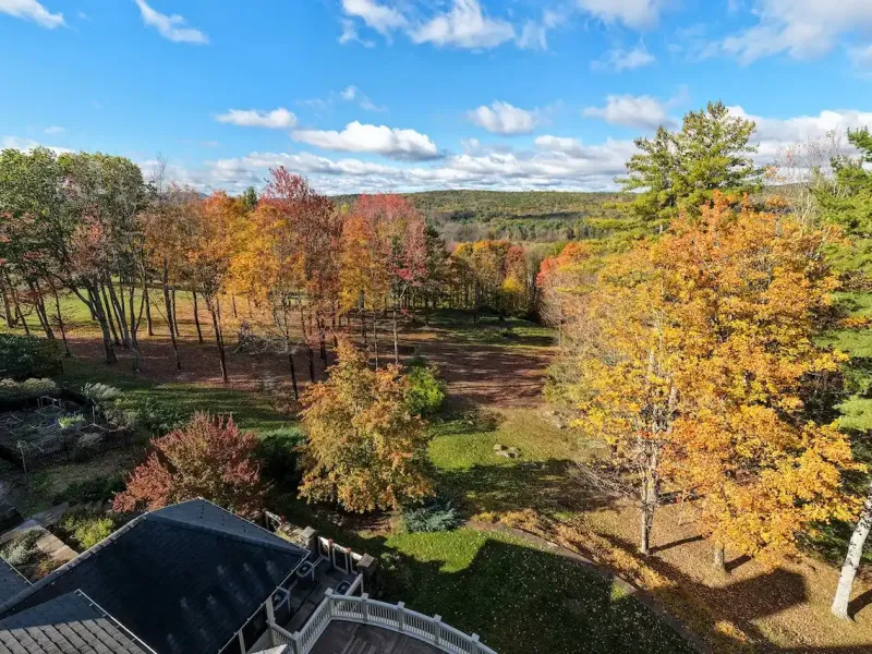 https://harneyrealestate.com/listings/east-road-alford-ma-berkshire-24 – image 2