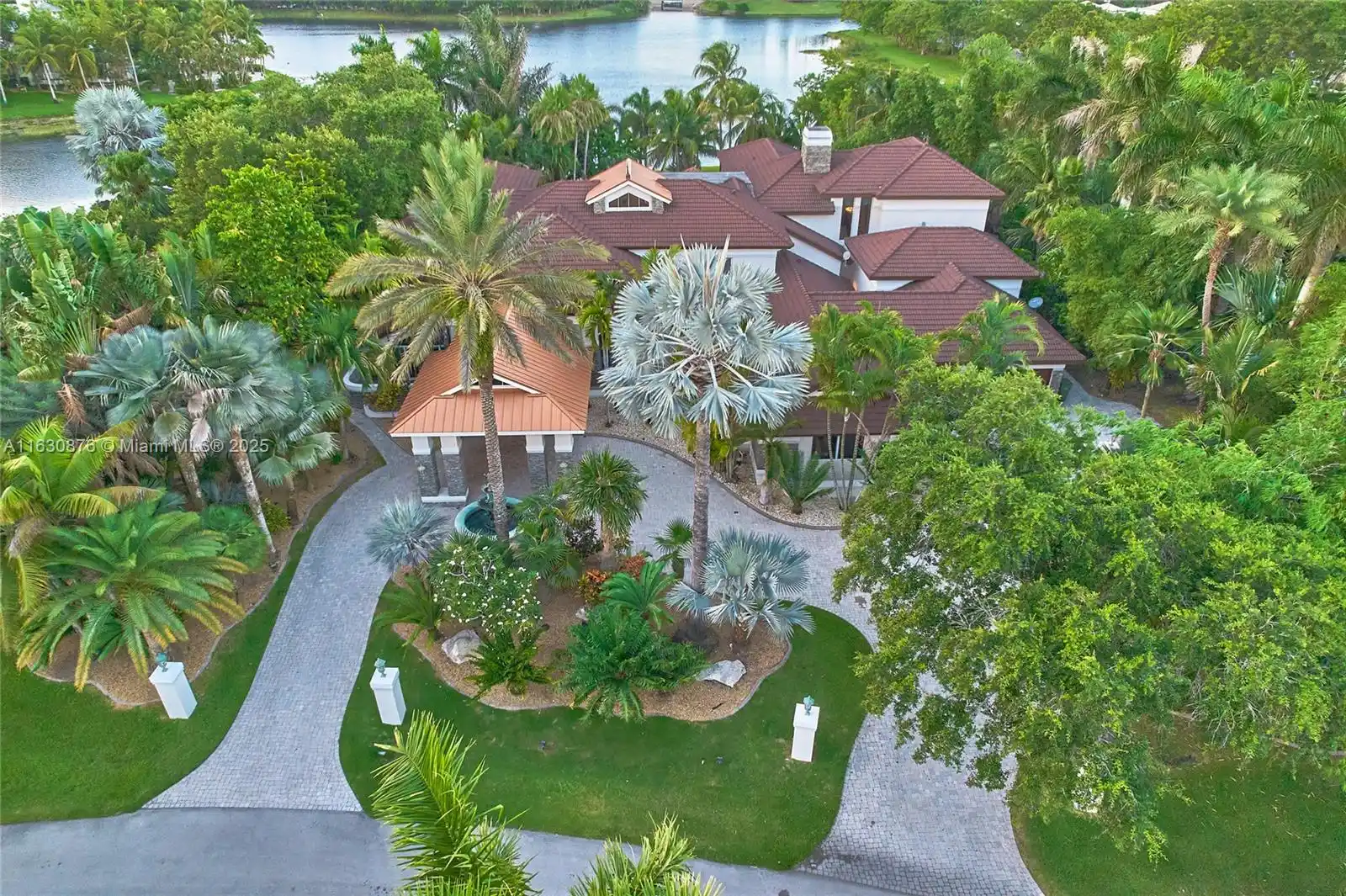 Luxury Lakeside Living in Weston’s Prestigious Windmill Ranches – image 3