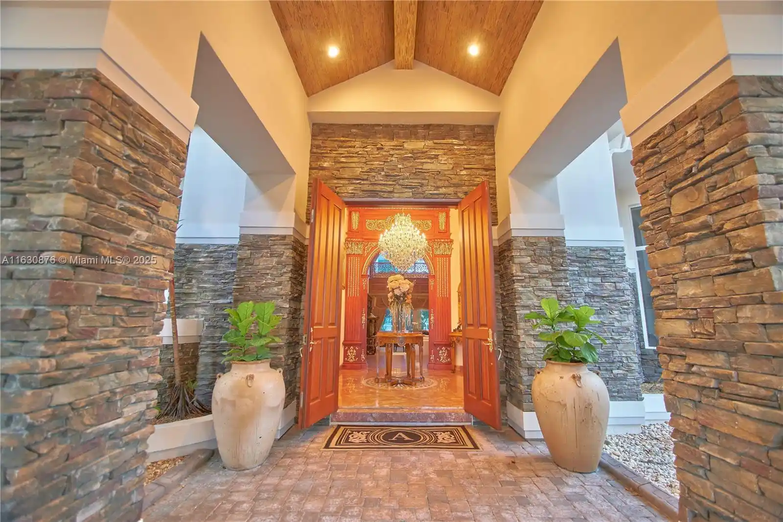 Luxury Lakeside Living in Weston’s Prestigious Windmill Ranches – image 5