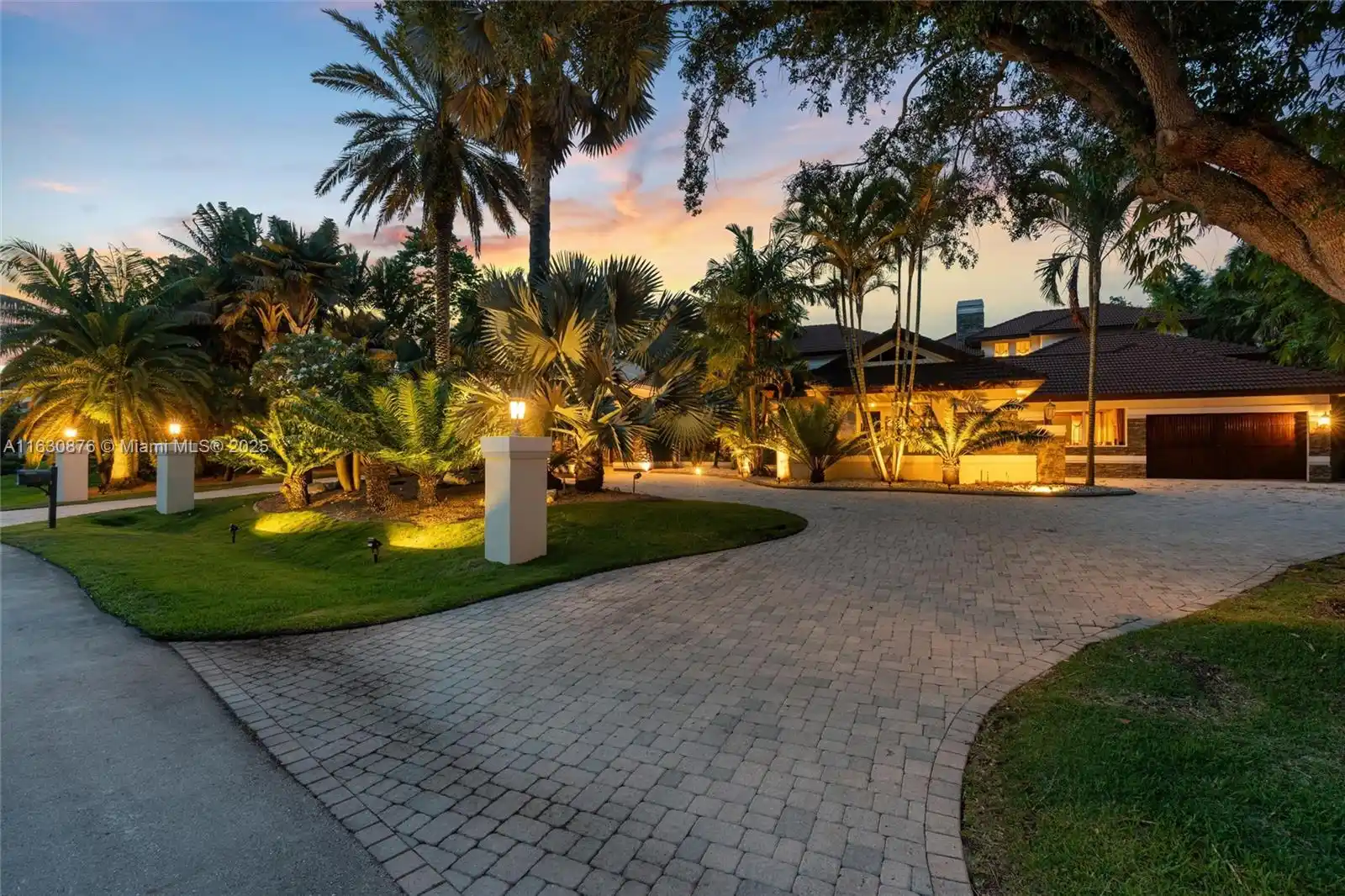Luxury Lakeside Living in Weston’s Prestigious Windmill Ranches – image 2