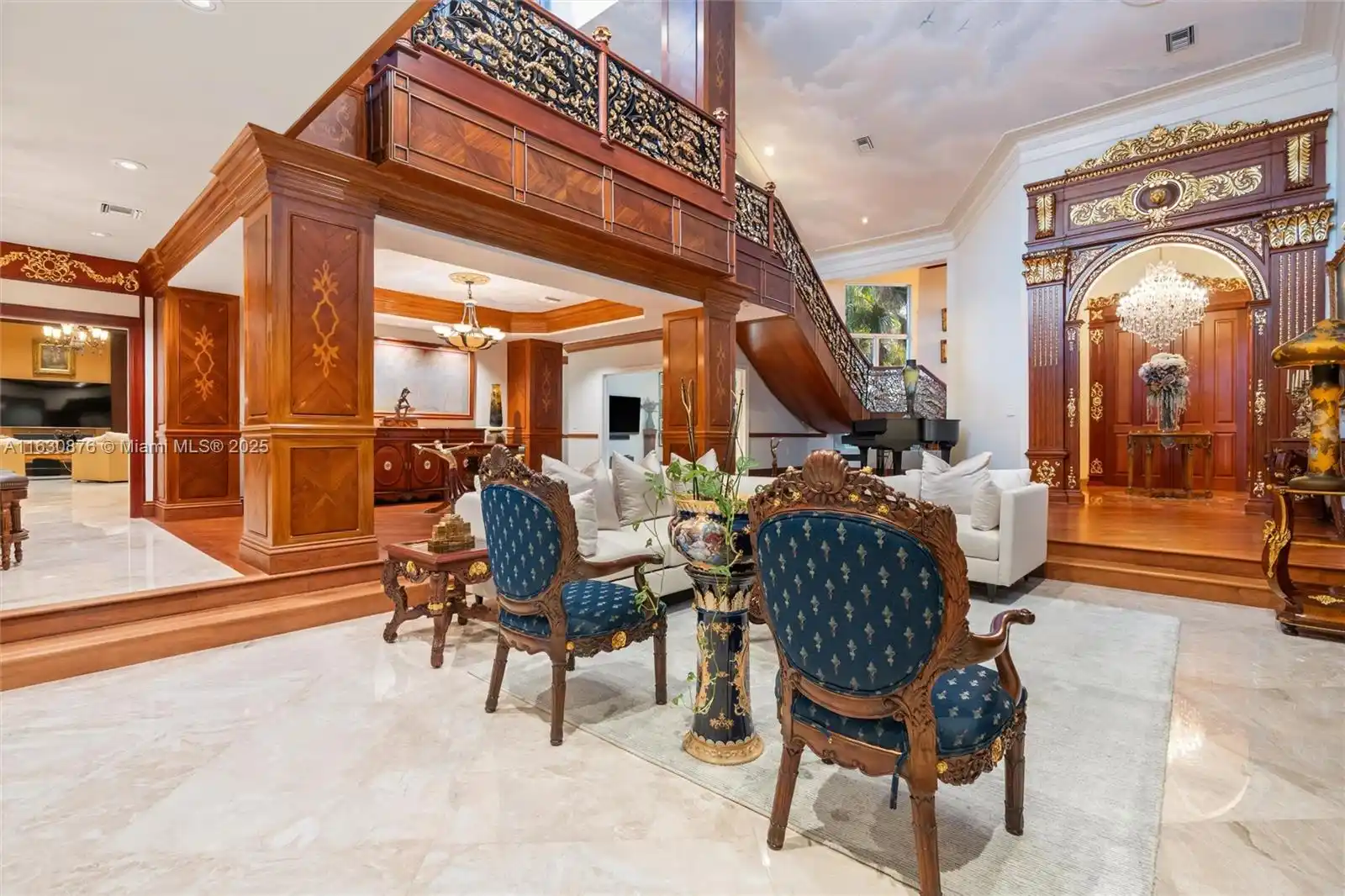Luxury Lakeside Living in Weston’s Prestigious Windmill Ranches – image 9