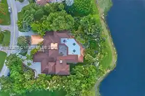 Luxury Lakeside Living in Weston’s Prestigious Windmill Ranches – image 50