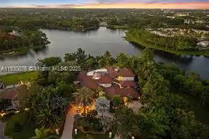 Luxury Lakeside Living in Weston’s Prestigious Windmill Ranches – image 48