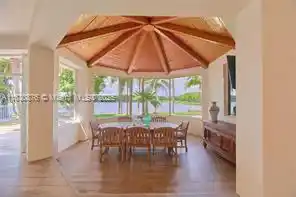 Luxury Lakeside Living in Weston’s Prestigious Windmill Ranches – image 45