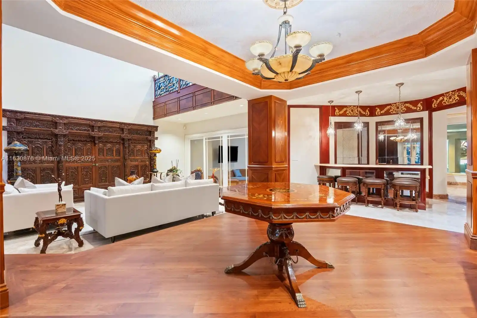Luxury Lakeside Living in Weston’s Prestigious Windmill Ranches – image 10