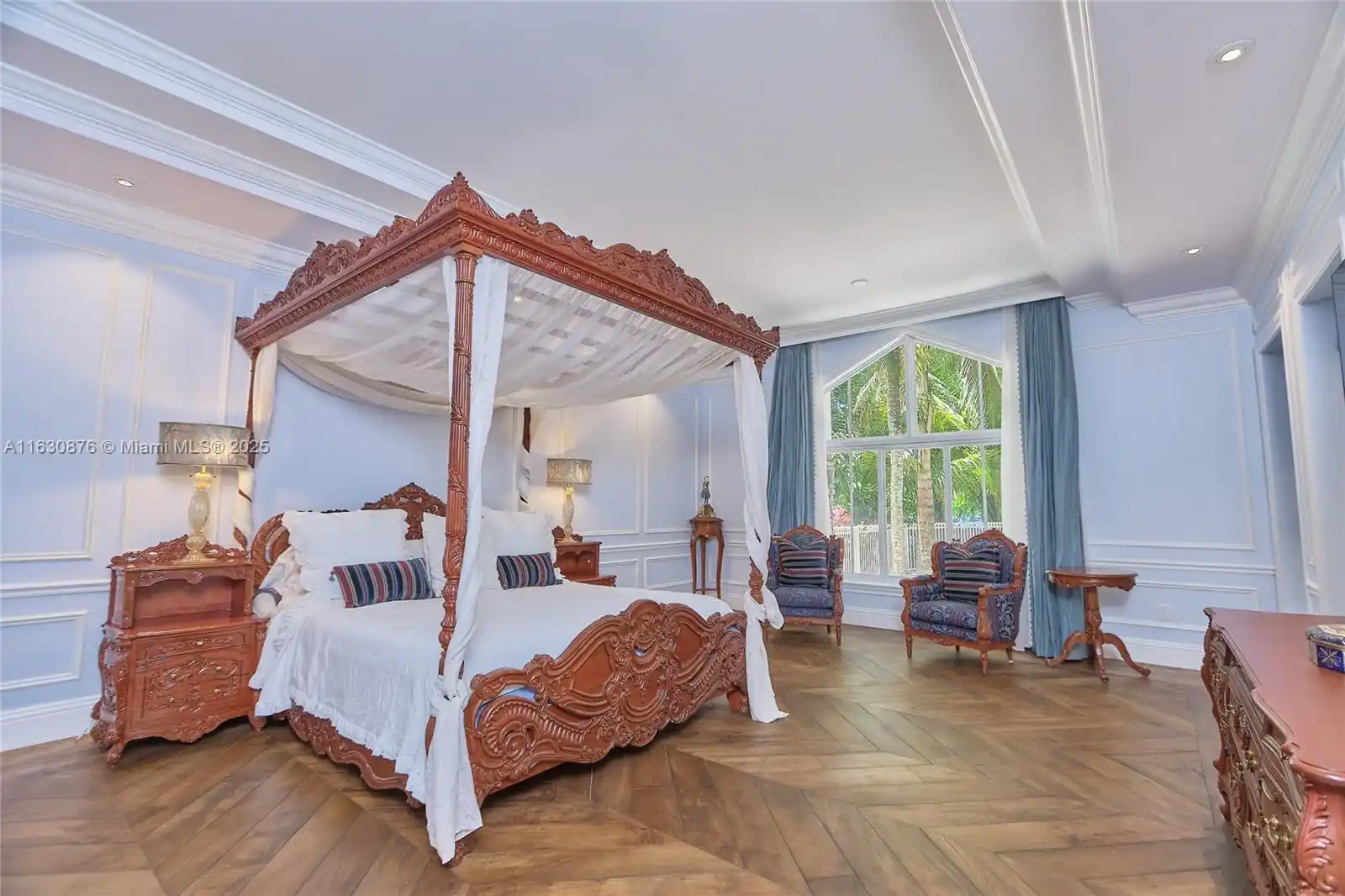 Luxury Lakeside Living in Weston’s Prestigious Windmill Ranches – image 34