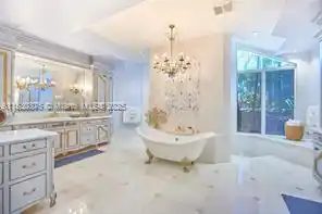 Luxury Lakeside Living in Weston’s Prestigious Windmill Ranches – image 38