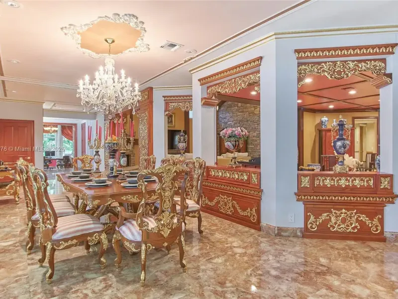 Luxury Lakeside Living in Weston’s Prestigious Windmill Ranches – image 12