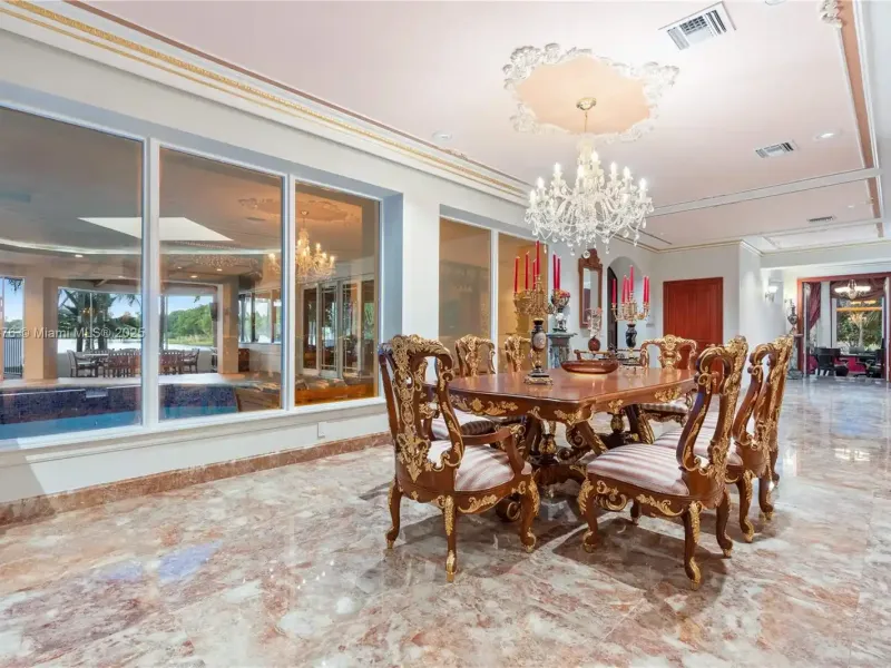 Luxury Lakeside Living in Weston’s Prestigious Windmill Ranches – image 11