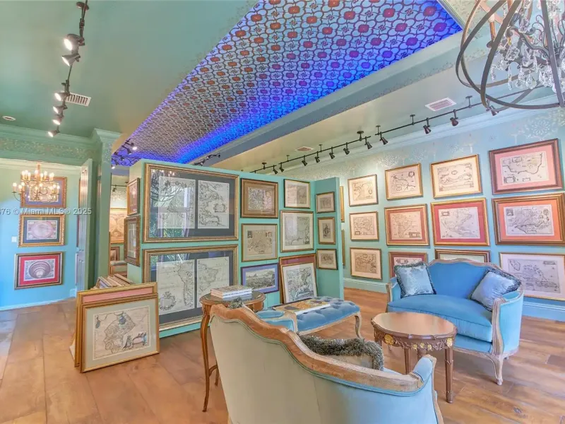Luxury Lakeside Living in Weston’s Prestigious Windmill Ranches – image 30