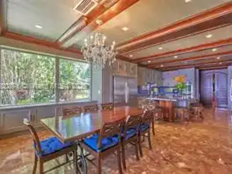 Luxury Lakeside Living in Weston’s Prestigious Windmill Ranches – image 44