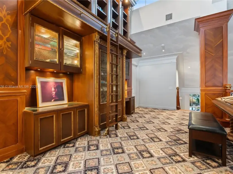 Luxury Lakeside Living in Weston’s Prestigious Windmill Ranches – image 24