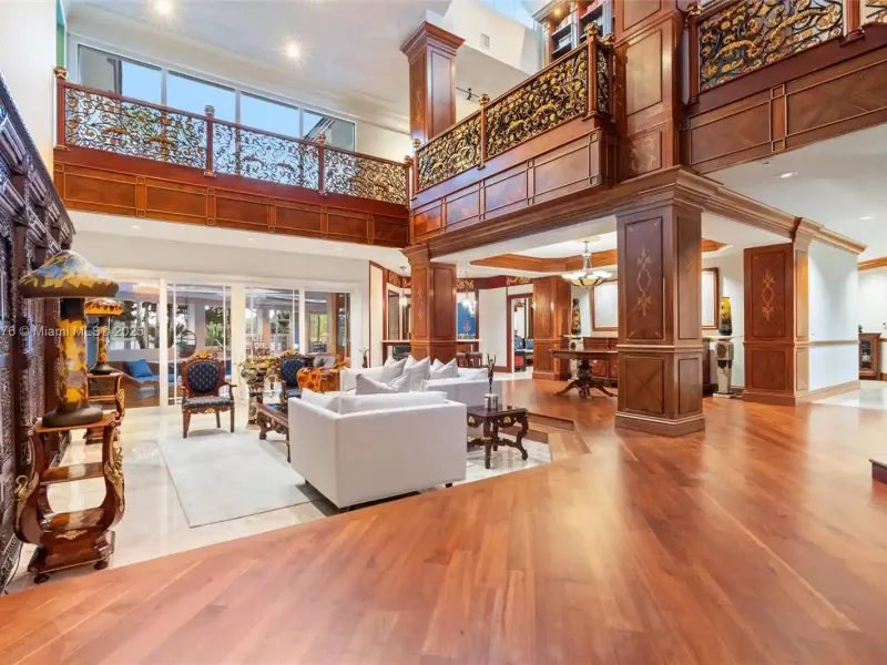 Luxury Lakeside Living in Weston’s Prestigious Windmill Ranches – image 7