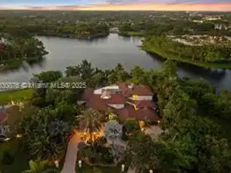 Luxury Lakeside Living in Weston’s Prestigious Windmill Ranches – image 48