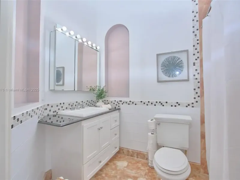 Luxury Lakeside Living in Weston’s Prestigious Windmill Ranches – image 26