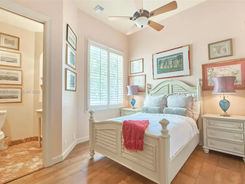 Luxury Lakeside Living in Weston’s Prestigious Windmill Ranches – image 27
