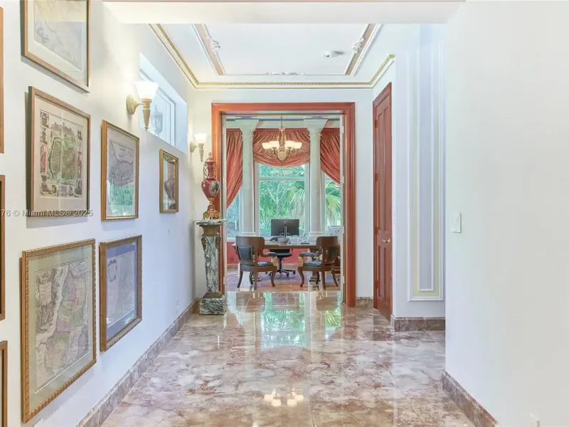 Luxury Lakeside Living in Weston’s Prestigious Windmill Ranches – image 13