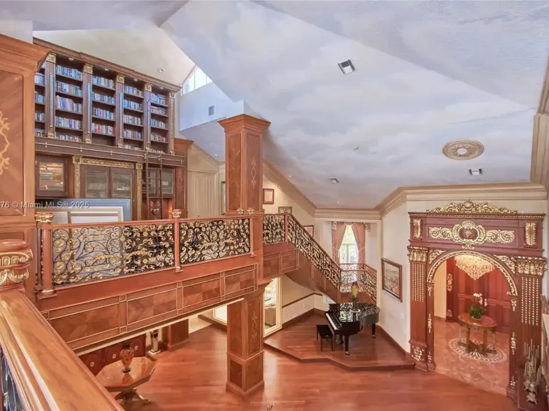 Luxury Lakeside Living in Weston’s Prestigious Windmill Ranches – image 23