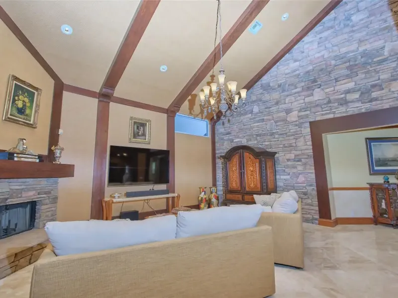 Luxury Lakeside Living in Weston’s Prestigious Windmill Ranches – image 15