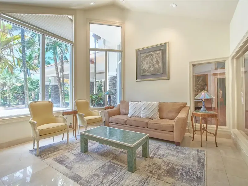 Luxury Lakeside Living in Weston’s Prestigious Windmill Ranches – image 19