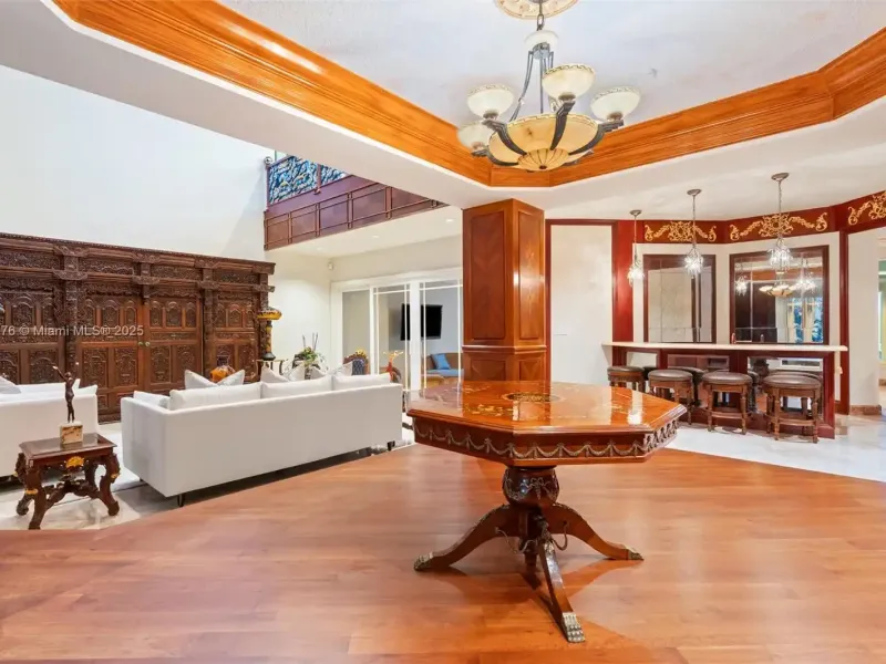 Luxury Lakeside Living in Weston’s Prestigious Windmill Ranches – image 10