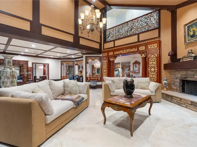 Luxury Lakeside Living in Weston’s Prestigious Windmill Ranches – image 14