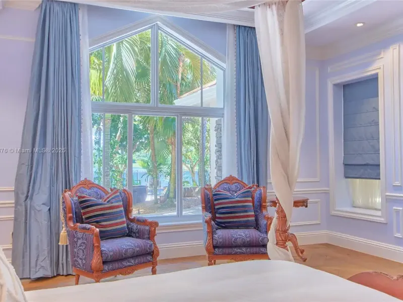 Luxury Lakeside Living in Weston’s Prestigious Windmill Ranches – image 35