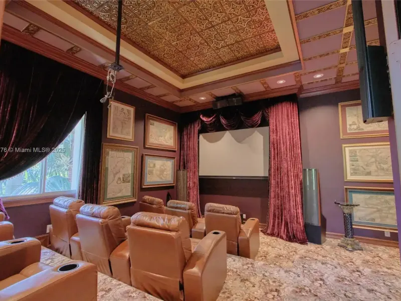 Luxury Lakeside Living in Weston’s Prestigious Windmill Ranches – image 22