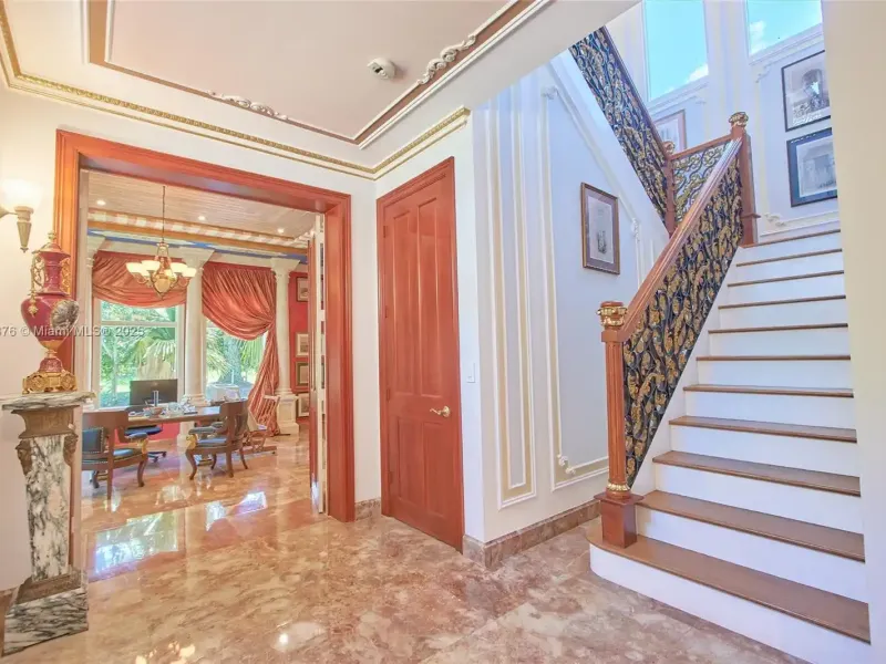 Luxury Lakeside Living in Weston’s Prestigious Windmill Ranches – image 20