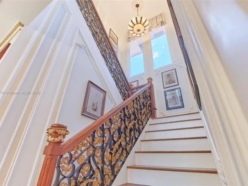 Luxury Lakeside Living in Weston’s Prestigious Windmill Ranches – image 21