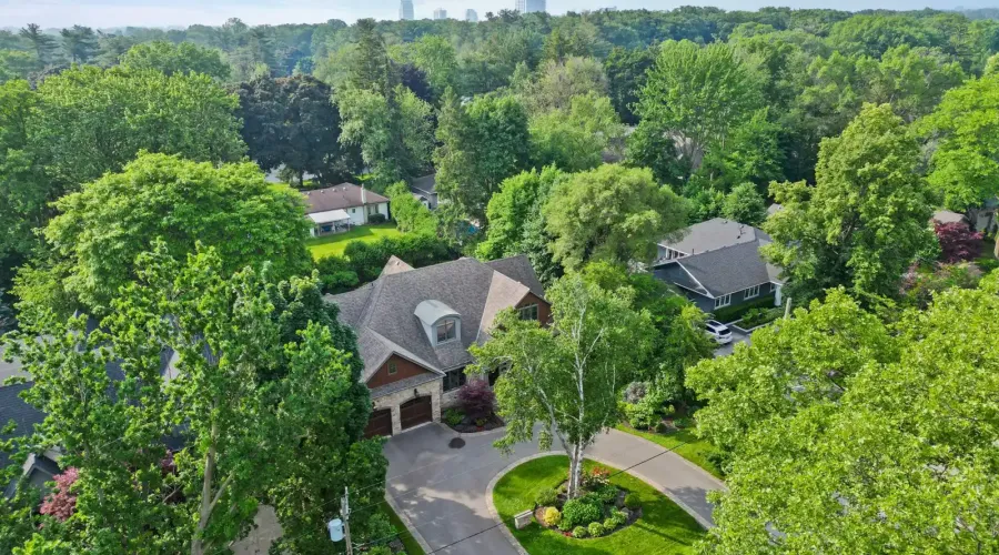 190 Maplewood Road, Mississauga, Ontario, L5G 2M6, Canada, 6 Bedrooms Bedrooms, ,6 BathroomsBathrooms,Residential,For Sale,Maplewood Road,1871837