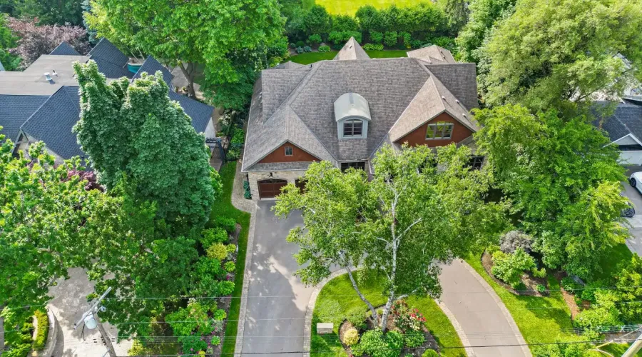 190 Maplewood Road, Mississauga, Ontario, L5G 2M6, Canada, 6 Bedrooms Bedrooms, ,6 BathroomsBathrooms,Residential,For Sale,Maplewood Road,1871837