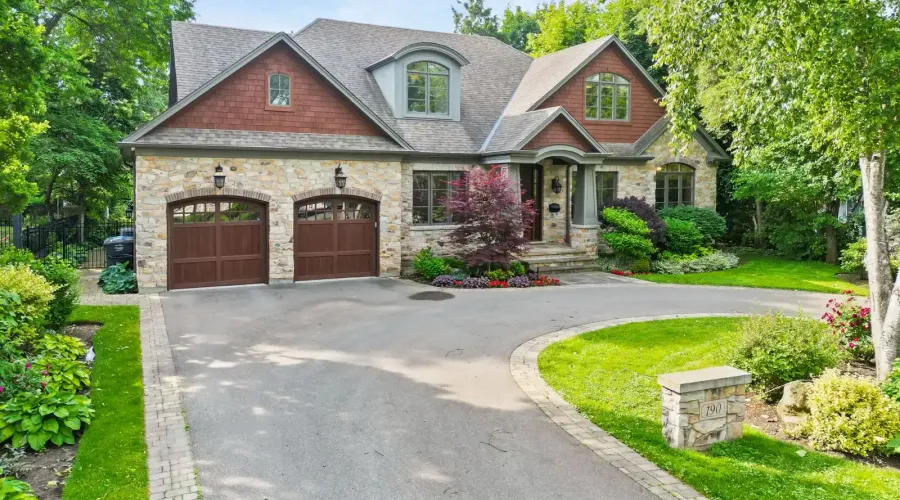 190 Maplewood Road, Mississauga, Ontario, L5G 2M6, Canada, 6 Bedrooms Bedrooms, ,6 BathroomsBathrooms,Residential,For Sale,Maplewood Road,1871837