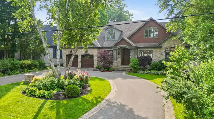 190 Maplewood Road, Mississauga, Ontario, L5G 2M6, Canada, 6 Bedrooms Bedrooms, ,6 BathroomsBathrooms,Residential,For Sale,Maplewood Road,1871837